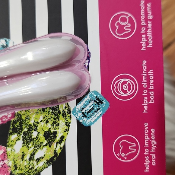 🔹️Betsey Johnson🔹️Pink and White Tongue Scrapers 2 Pieces - Picture 4 of 4